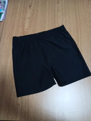 Pantalón corto elástico negro