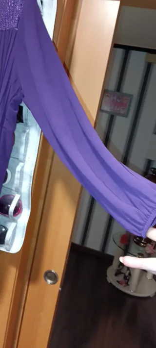 Blusa morada con detalles brillantes