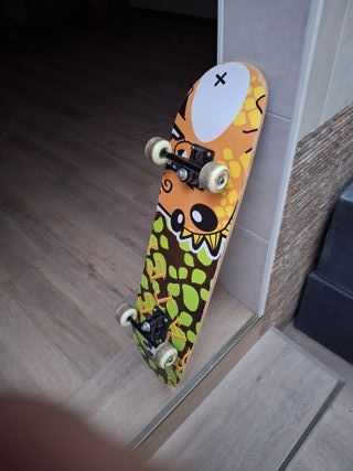 Monopatín con diseño divertido