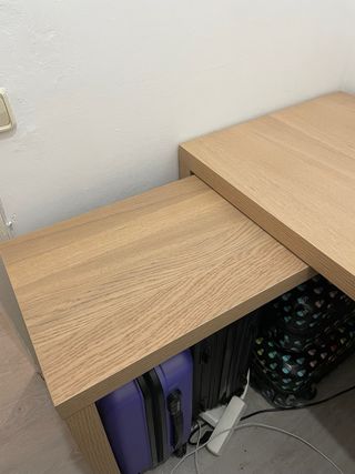 Escritorio de madera con extensión