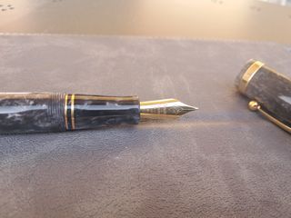 Pluma estilográfica Conway Stewart Churchill LE