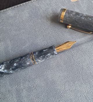 Pluma estilográfica Conway Stewart Churchill LE