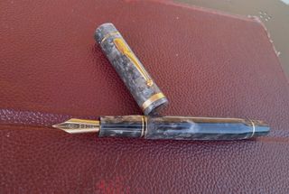 Pluma estilográfica Conway Stewart Churchill LE