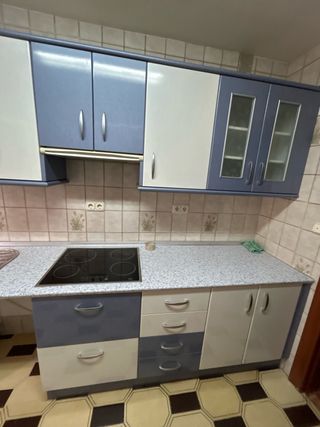 Cocina modular azul y blanca