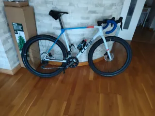 Bicicleta Cube Cross Race