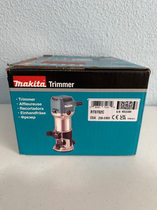 Fresadora Makita 710W 6/8mm RT0702C