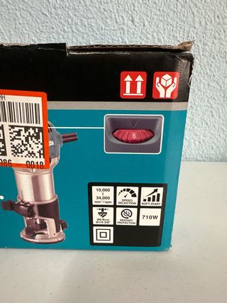 Fresadora Makita 710W 6/8mm RT0702C