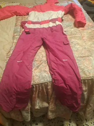 Mono de esquí infantil rosa y beige y guates