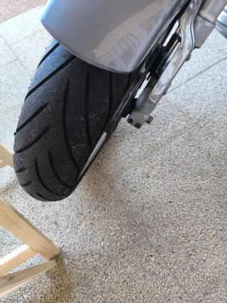 Hyosung Aquila 650CC Plata