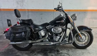 Harley Davidson Heritage Softail Classic Negra