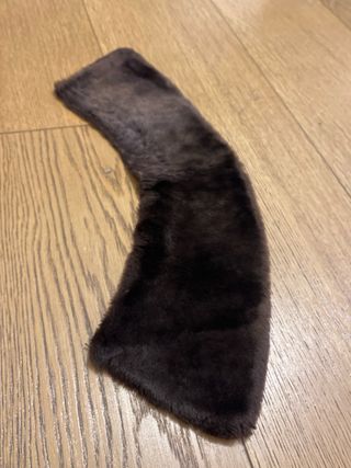 Collo in pelo marrone