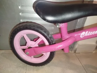 Bicicleta de equilibrio rosa Chicco