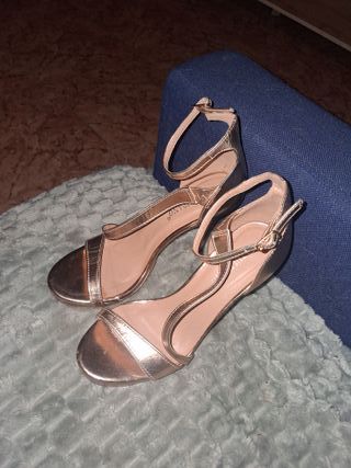 Tacones dorados plataforma
