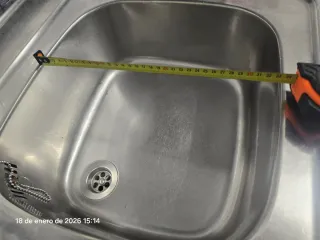 Fregadero doble de acero inoxidable con grifo