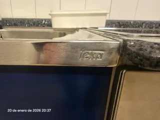 Fregadero doble de acero inoxidable con grifo