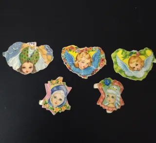 Antiche figurine di angeli