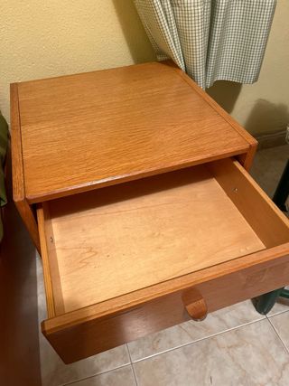 Cama individual, mesita de noche y armario