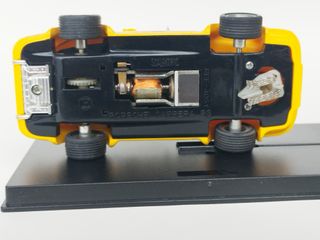 Scalextric Porsche Carrera RS Amarillo