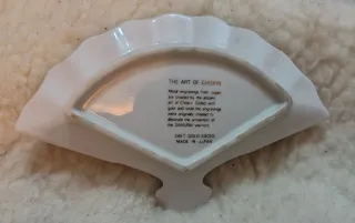 Porcellana giapponese con oro e firma