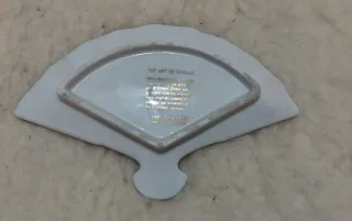 Porcellana giapponese con oro e firma