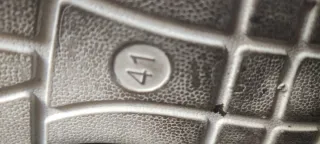 Zapatos azules y grises