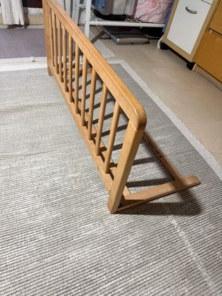 Barrera de cama infantil de madera