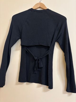 Blusa Zara manga larga negra