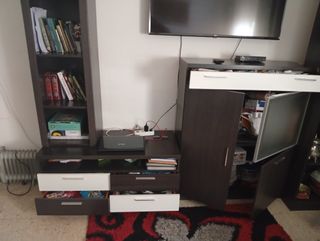 Conjunto vitrina + mesa extensible madera