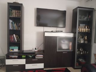 Conjunto vitrina + mesa extensible madera