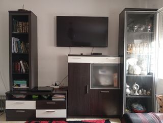 Conjunto vitrina + mesa extensible madera