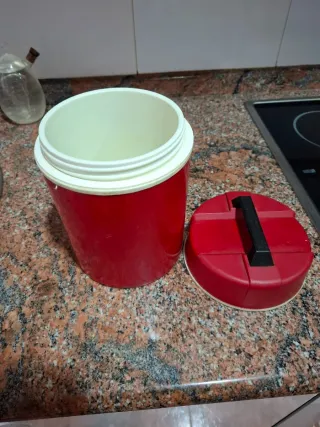 Cubitera Roja Vintage Plástico