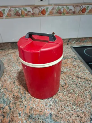 Cubitera Roja Vintage Plástico