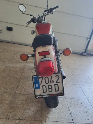 Yamaha XV250 Virago Cruiser Roja y Beige