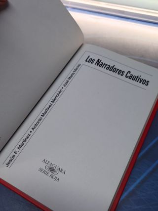 NOVELA, LOS NARRADORES CAUTIVOS - Varios Autores - 1999. Alfaguara Serie Roja