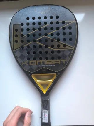 Pala de pádel Kombat Black Edition