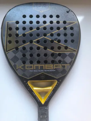 Pala de pádel Kombat Black Edition