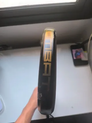 Pala de pádel Kombat Black Edition