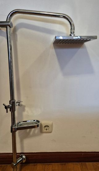 Lavamanos con pedestal y grifería