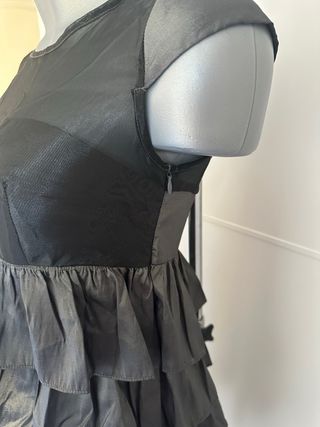 Vestido fiesta volantes gris plateado