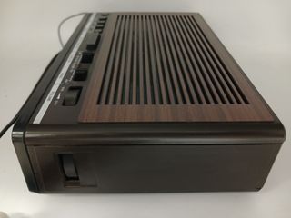 1981. Despertador Sanyo AM/FM LED Rojo