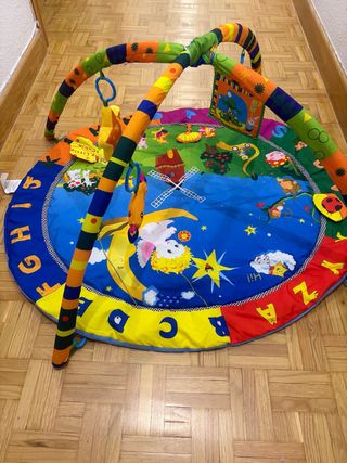 Manta de juego para bebé con gimnasio