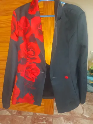 Blazer estampado rosas rojas