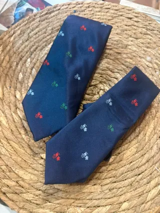 Conjunto Corbata y Pañuelo Vespas
