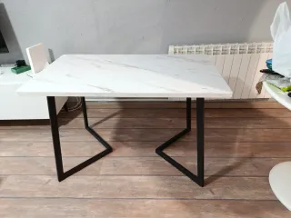 Tavolo da cucina/soggiorno in marmo e metallo
