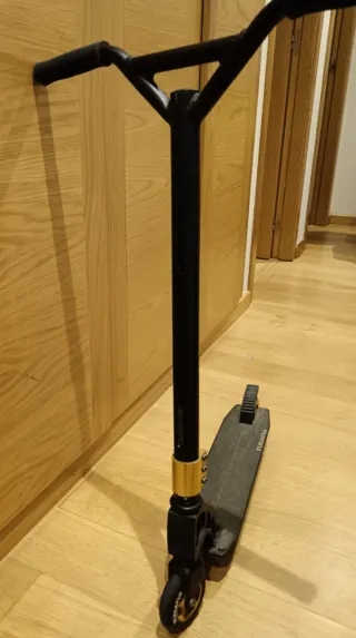 Patinete Scooter Tijuana Negro y Dorado