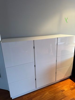 Mobile TV e cassettiera bianca con tavolo allungabile