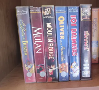 Películas Disney VHS Clásicos, además de otras.