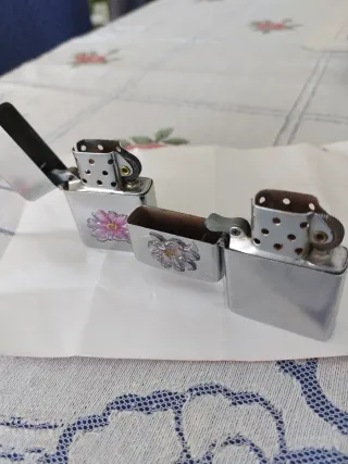 2 Accendini tipo Zippo con fiori Modello ZIPPU