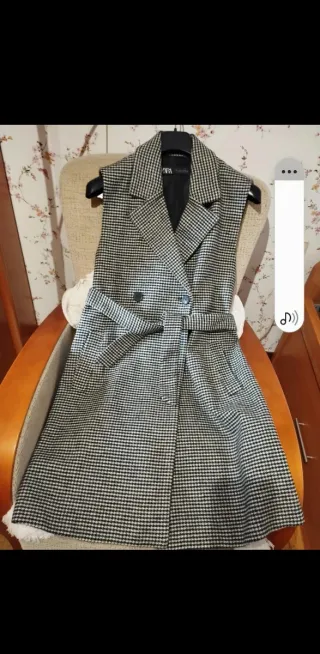 Chaleco tipo abrigo Zara