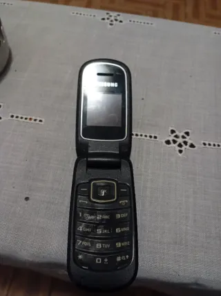 Samsung GT-E150I rosso